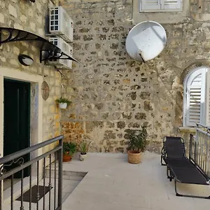 apartments-marin-trogir-21220.hotels-in-trogir.com/
